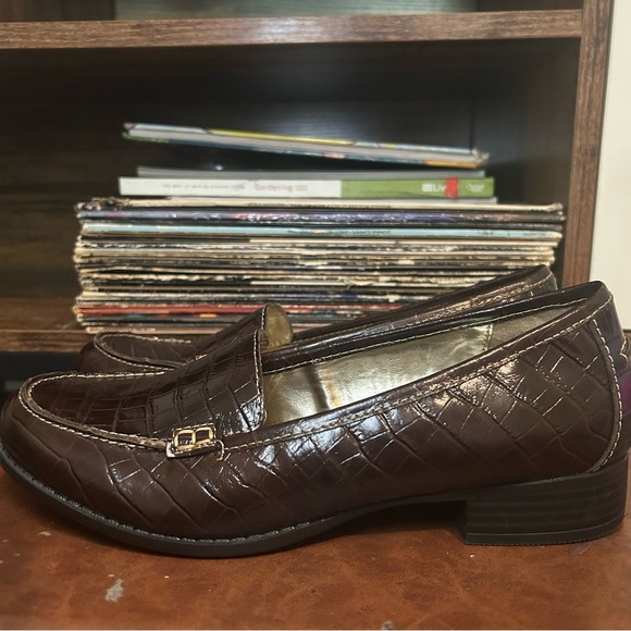 Eurosoft Brown Croc Embossed Loafers Women’s 8M | Classic Preppy Style - Picture 4 of 12